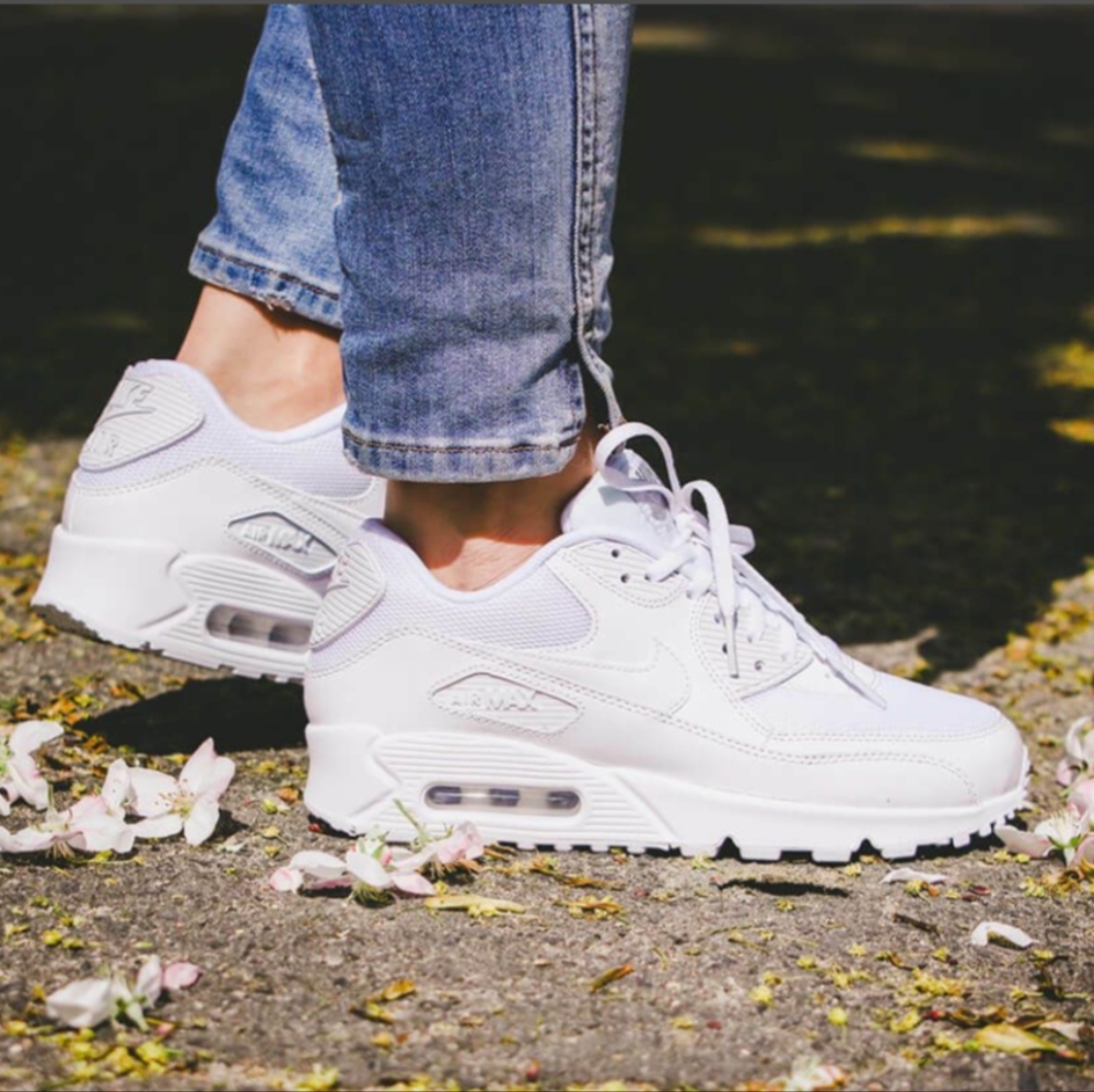 Nike white air max